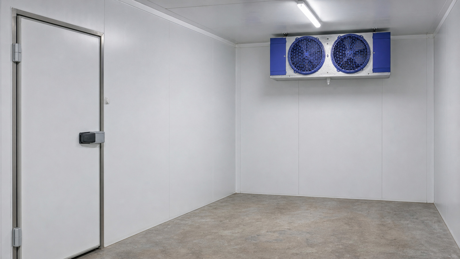 Walk-in cool room and freezer room in a commercial kitchen